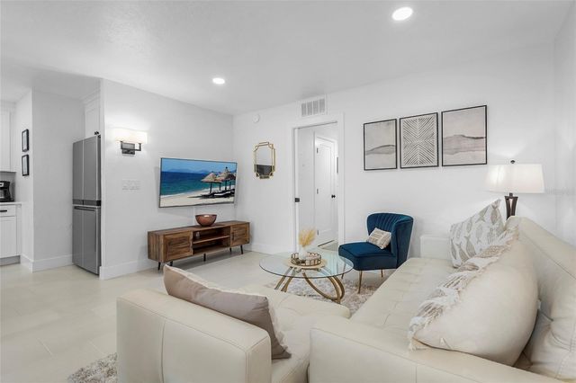 137 AVENIDA MESSINA 2, Sarasota, FL 34242