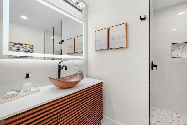 137 AVENIDA MESSINA 2, Sarasota, FL 34242