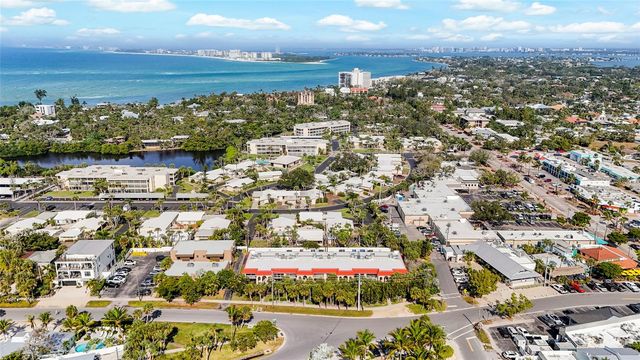 137 AVENIDA MESSINA 2, Sarasota, FL 34242