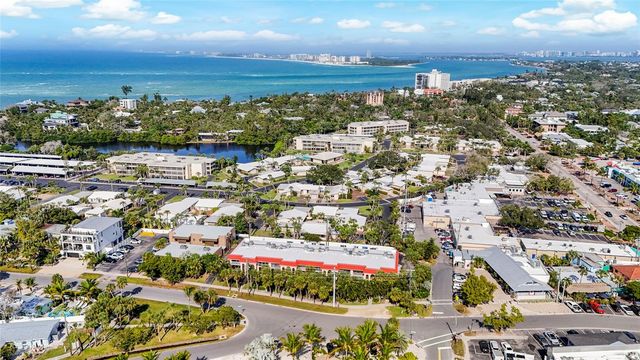 137 AVENIDA MESSINA 2, Sarasota, FL 34242