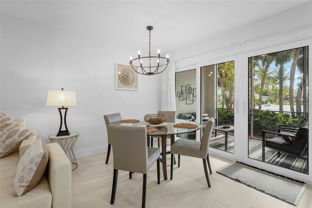 137 AVENIDA MESSINA 2, Sarasota, FL 34242