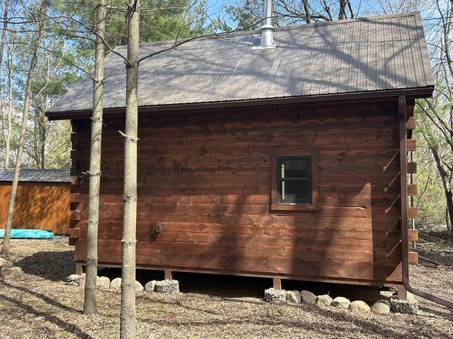 E1881 LAKE SHORE DRIVE, Iola, WI 54945