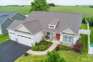 855 Coventry Circle N, Sycamore, IL 60178