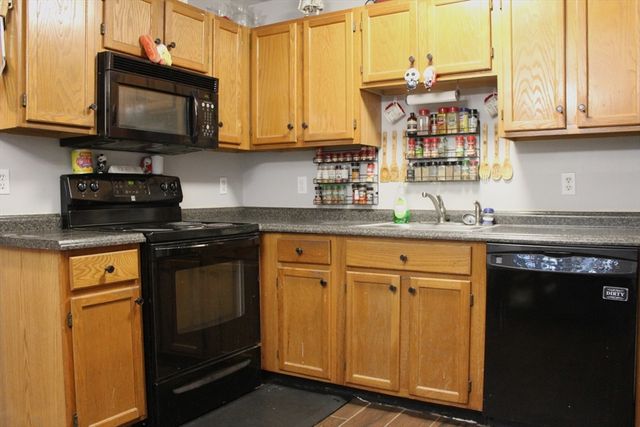 155 Lafond Ln 32, Dracut, MA 01826