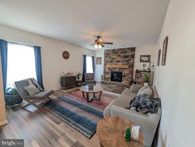 9 W IMPERIAL DR, Aspers, PA 17304