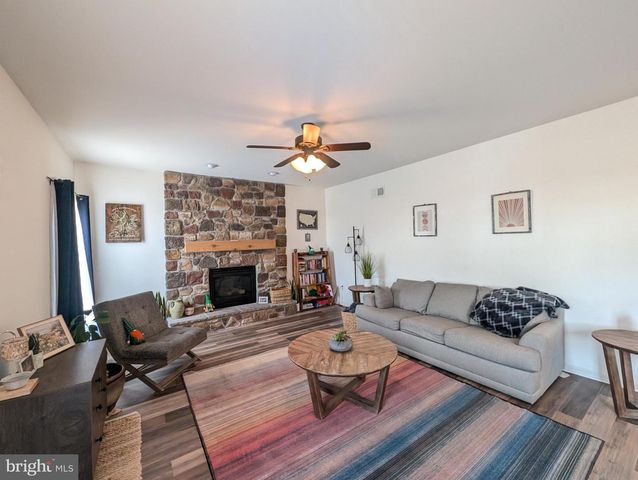 9 W IMPERIAL DR, Aspers, PA 17304