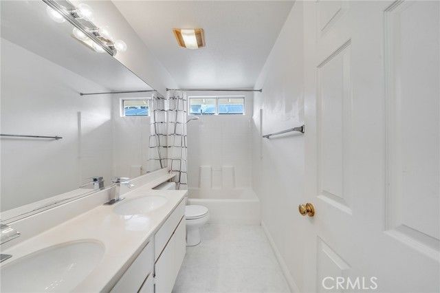 28 Homestead Dr, Laguna Hills, CA 92679