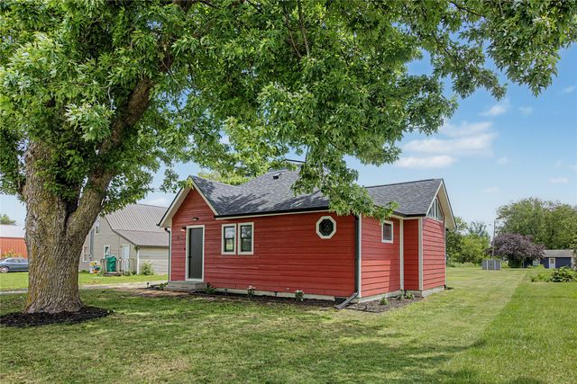 206 S East Street, Macksburg, IA 50155