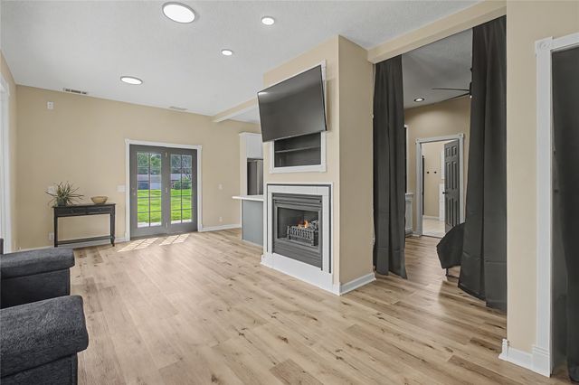 206 S East Street, Macksburg, IA 50155