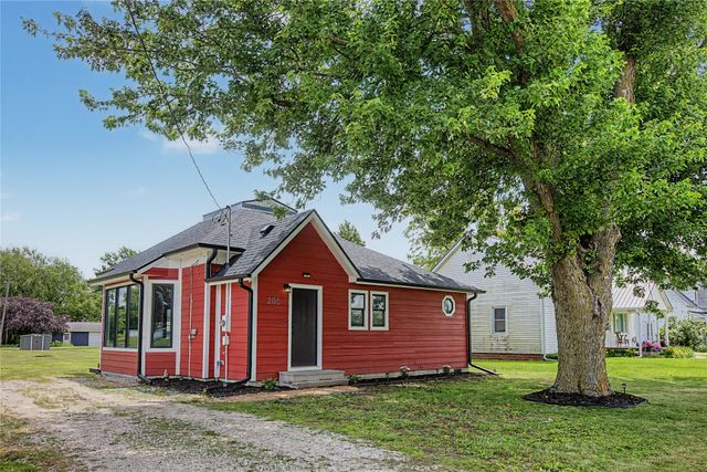 206 S East Street, Macksburg, IA 50155