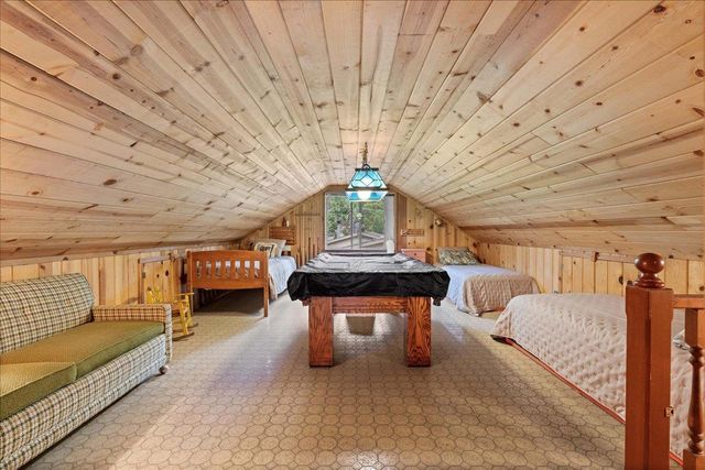 5440 Buttercup Dr, Pollock Pines, CA 95726