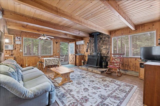 5440 Buttercup Dr, Pollock Pines, CA 95726