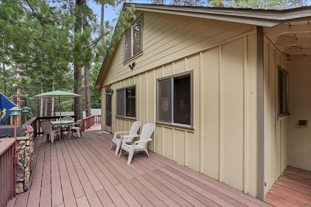 5440 Buttercup Dr, Pollock Pines, CA 95726