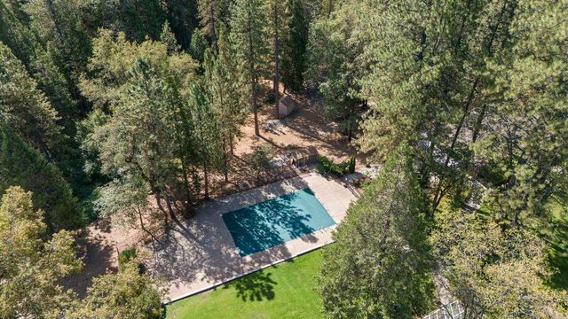 5440 Buttercup Dr, Pollock Pines, CA 95726