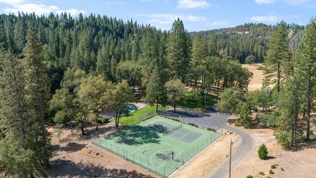 5440 Buttercup Dr, Pollock Pines, CA 95726