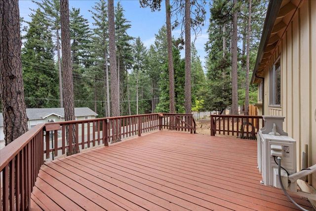 5440 Buttercup Dr, Pollock Pines, CA 95726