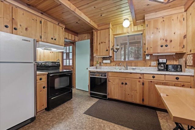 5440 Buttercup Dr, Pollock Pines, CA 95726
