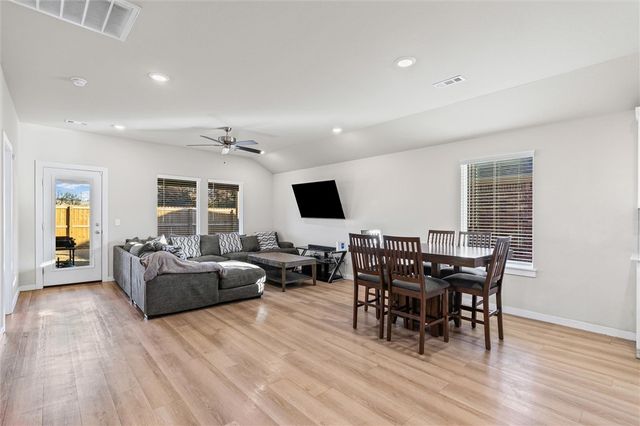 2211 S 9th Street, Rogers, AR 72758