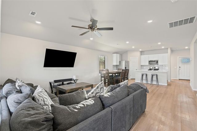 2211 S 9th Street, Rogers, AR 72758