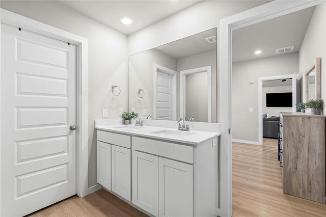 2211 S 9th Street, Rogers, AR 72758