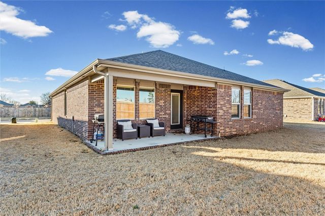 2211 S 9th Street, Rogers, AR 72758