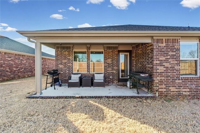 2211 S 9th Street, Rogers, AR 72758