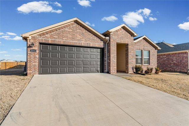 2211 S 9th Street, Rogers, AR 72758