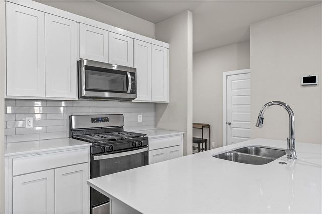 2211 S 9th Street, Rogers, AR 72758