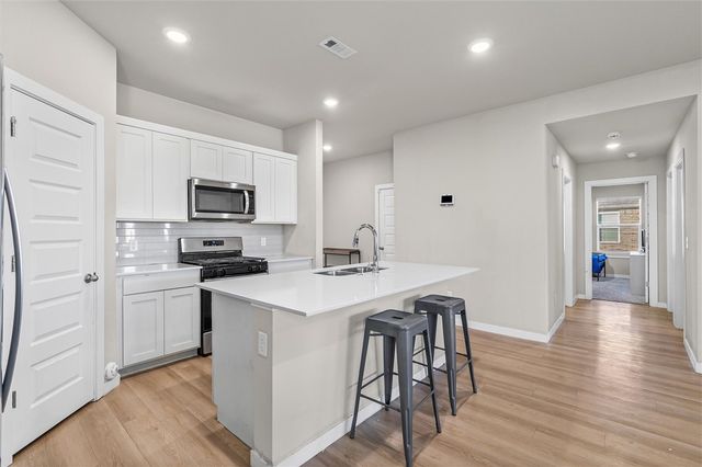 2211 S 9th Street, Rogers, AR 72758