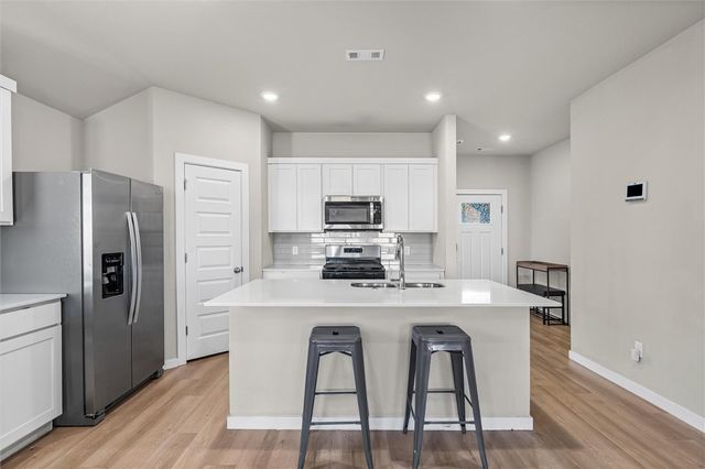 2211 S 9th Street, Rogers, AR 72758