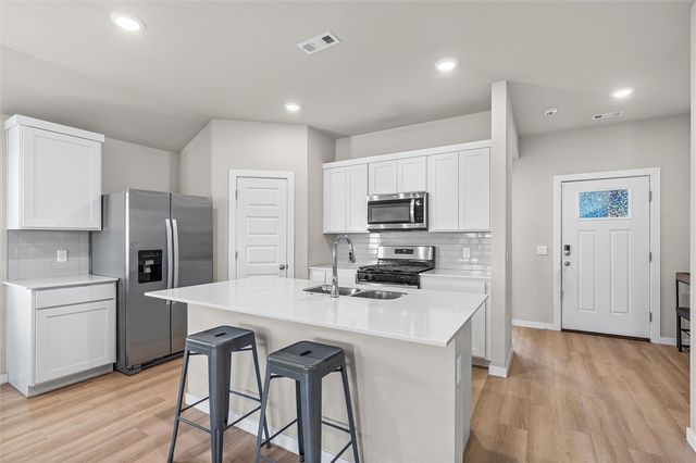 2211 S 9th Street, Rogers, AR 72758