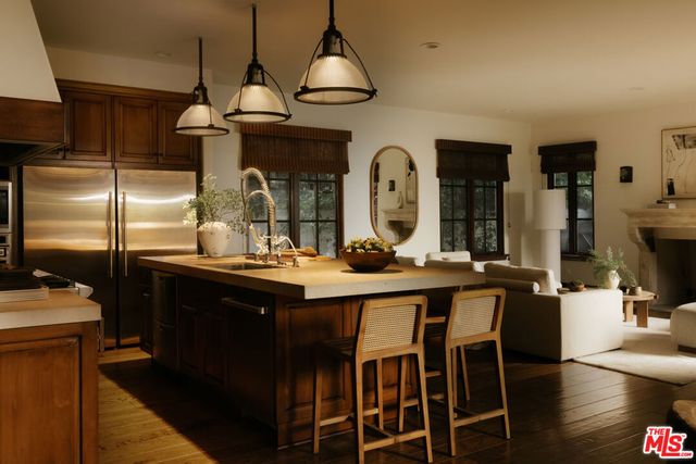 1046 N Norman Place, Los Angeles, CA 90049