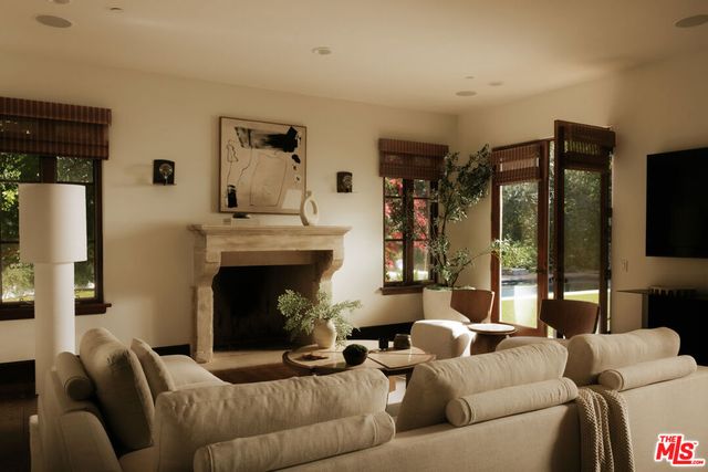 1046 N Norman Place, Los Angeles, CA 90049