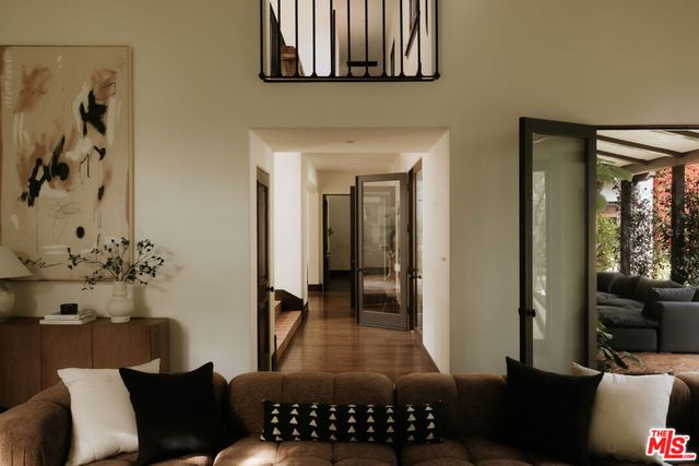 1046 N Norman Place, Los Angeles, CA 90049