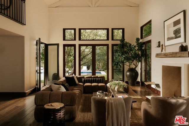 1046 N Norman Place, Los Angeles, CA 90049