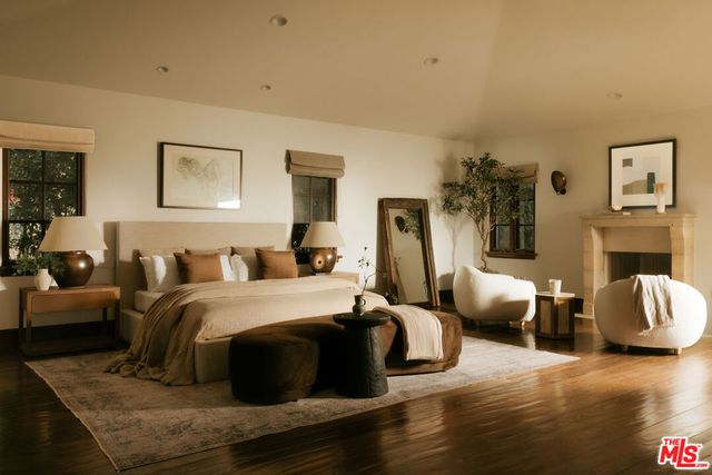 1046 N Norman Place, Los Angeles, CA 90049