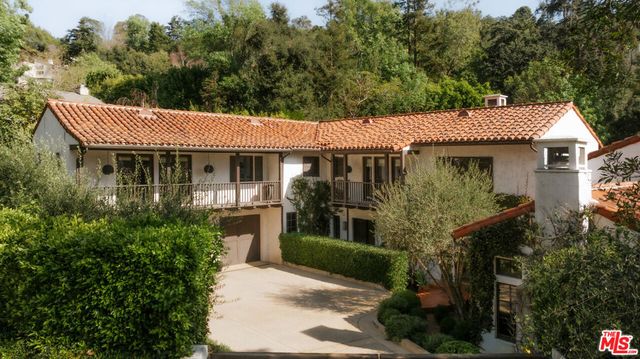 1046 N Norman Place, Los Angeles, CA 90049