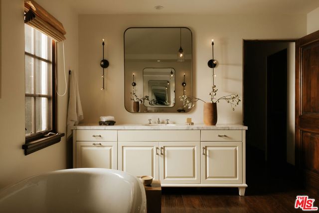 1046 N Norman Place, Los Angeles, CA 90049