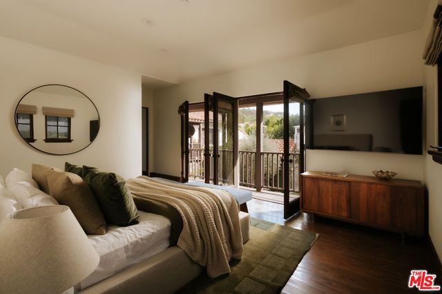 1046 N Norman Place, Los Angeles, CA 90049