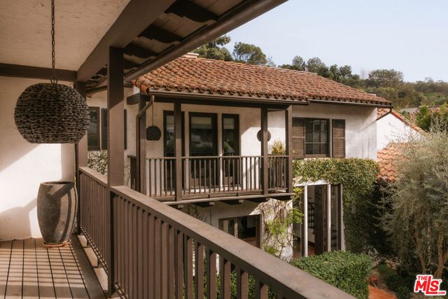 1046 N Norman Place, Los Angeles, CA 90049