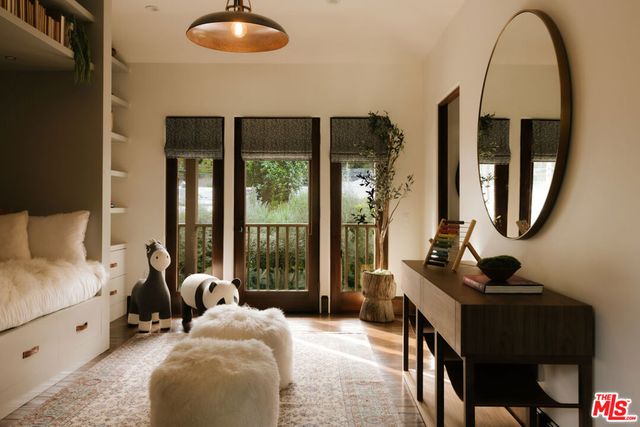 1046 N Norman Place, Los Angeles, CA 90049