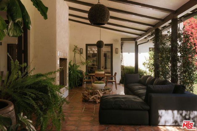 1046 N Norman Place, Los Angeles, CA 90049