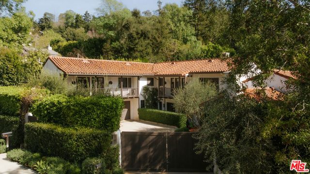 1046 N Norman Place, Los Angeles, CA 90049