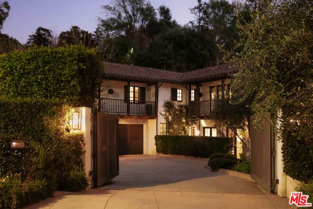 1046 N Norman Place, Los Angeles, CA 90049