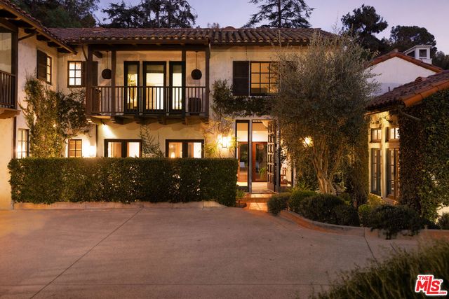 1046 N Norman Place, Los Angeles, CA 90049