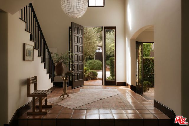 1046 N Norman Place, Los Angeles, CA 90049