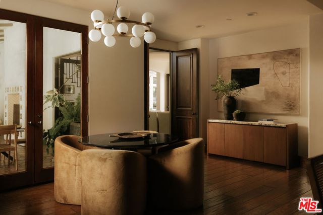 1046 N Norman Place, Los Angeles, CA 90049