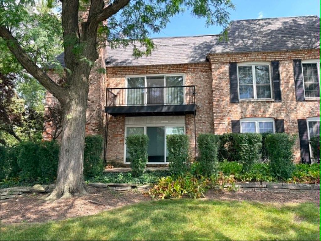 140 Carriage Way Drive C228, Burr Ridge, IL 60527