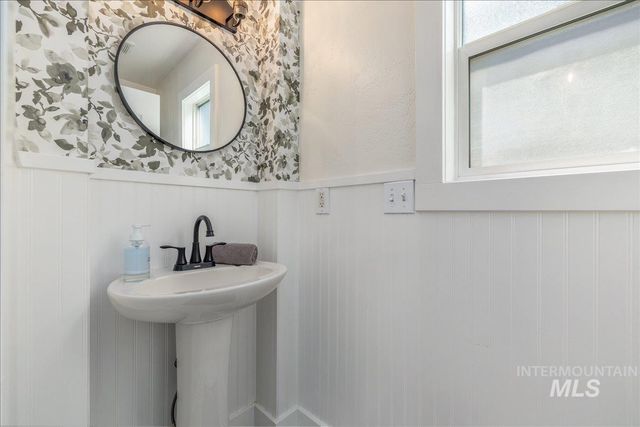 1917 N 33rd St, Boise, ID 83703