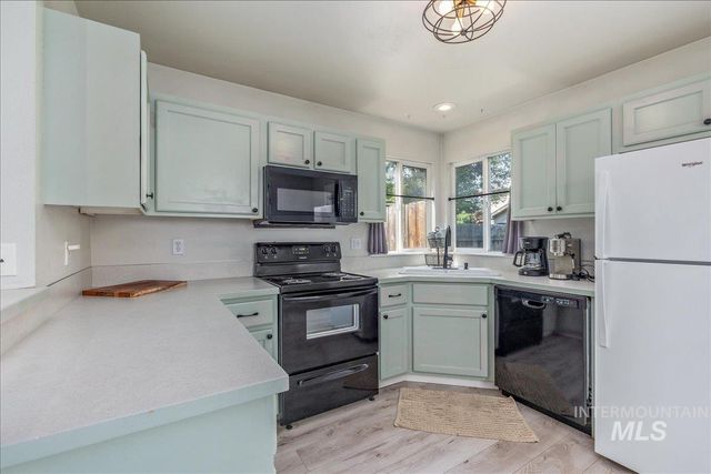 1917 N 33rd St, Boise, ID 83703